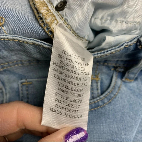 Umgee denim Capri jeans wide cuff NWT size 1 light wash no distressing - Picture 4 of 7